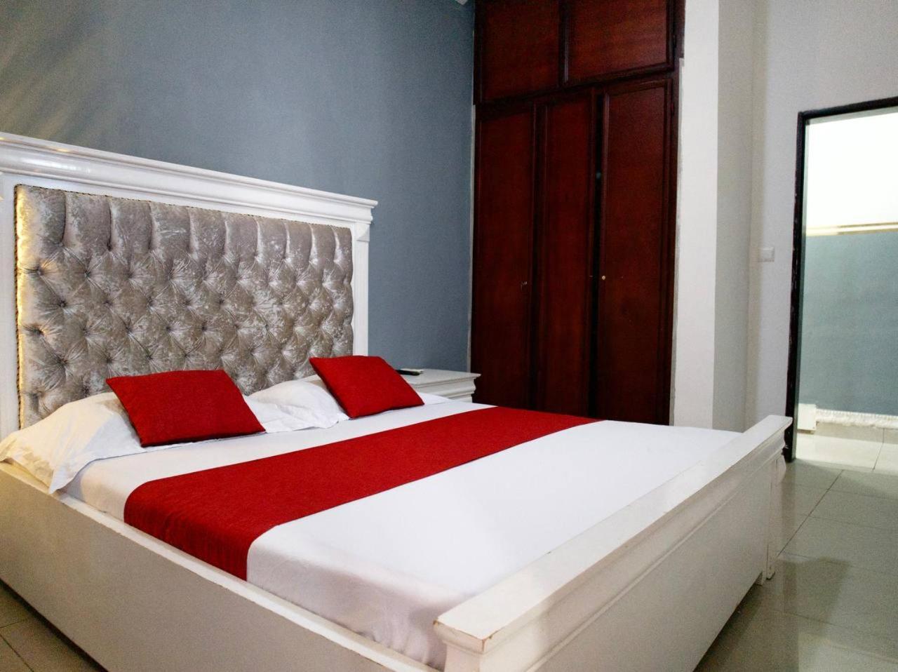 Appartement Meuble 3Ch Yaounde Omnisport - Tigson Bagian luar foto
